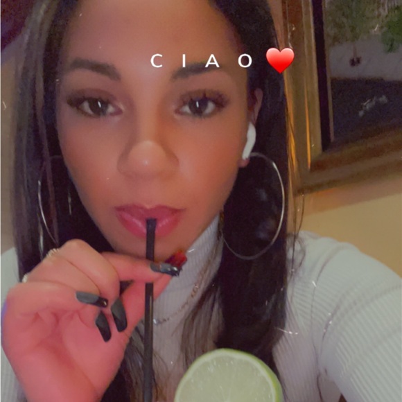 Meet your Posher, Dia🤞🏽 - Picture 5 of 16